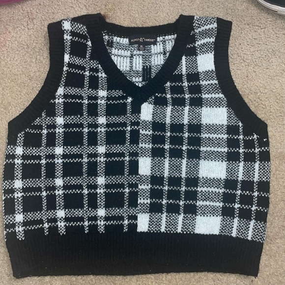 Brand by Almost Famous black and white semi checkered pattern Xl size very soft - Picture 1 of 1